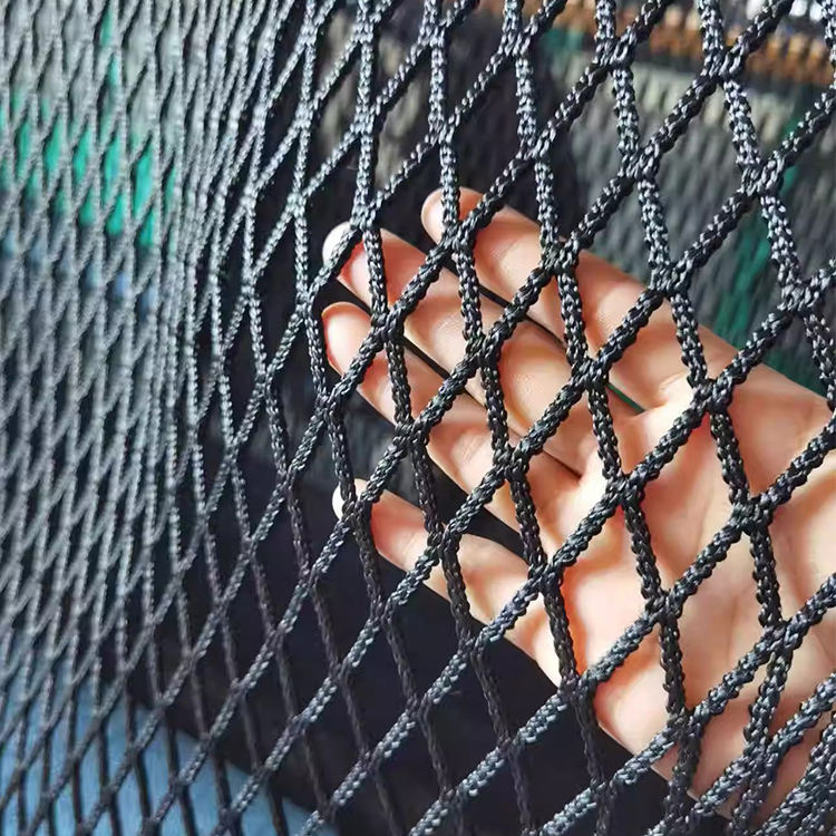 รั้วสนามฟุตบอลสุทธิโพลีเอสเตอร์ PP HDPE แข็งแรงทนทานต่อการฉีกขาด Knotless Sport Net พร้อมตาข่าย 4.5x4.5 ซม.